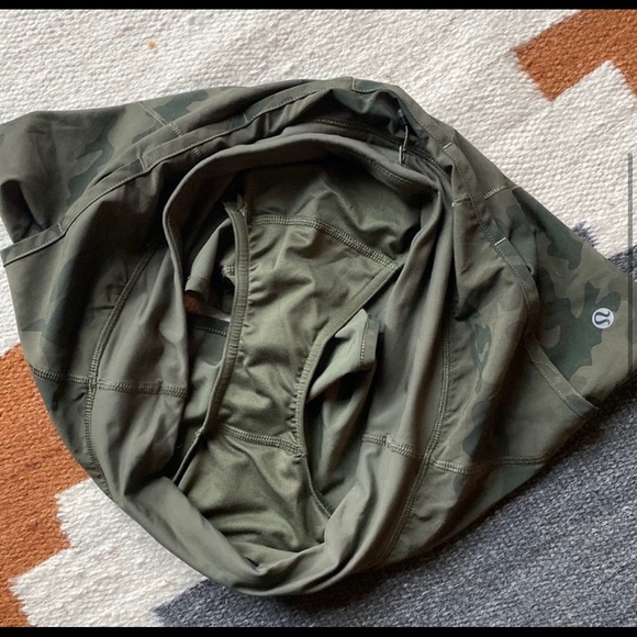 Lululemon speed shorts camo 6 - Picture 3 of 6